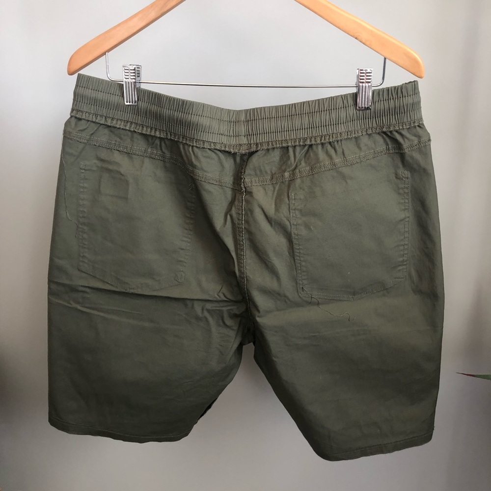 Men's Olive Drawstring Casual Shorts - Picture 4 of 5